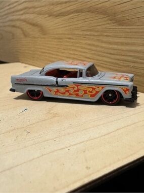 Hot wheels Chevy 55 hw flames 50th anniversary